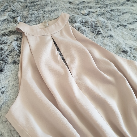 Forecast keyhole halter top - Picture 2 of 11